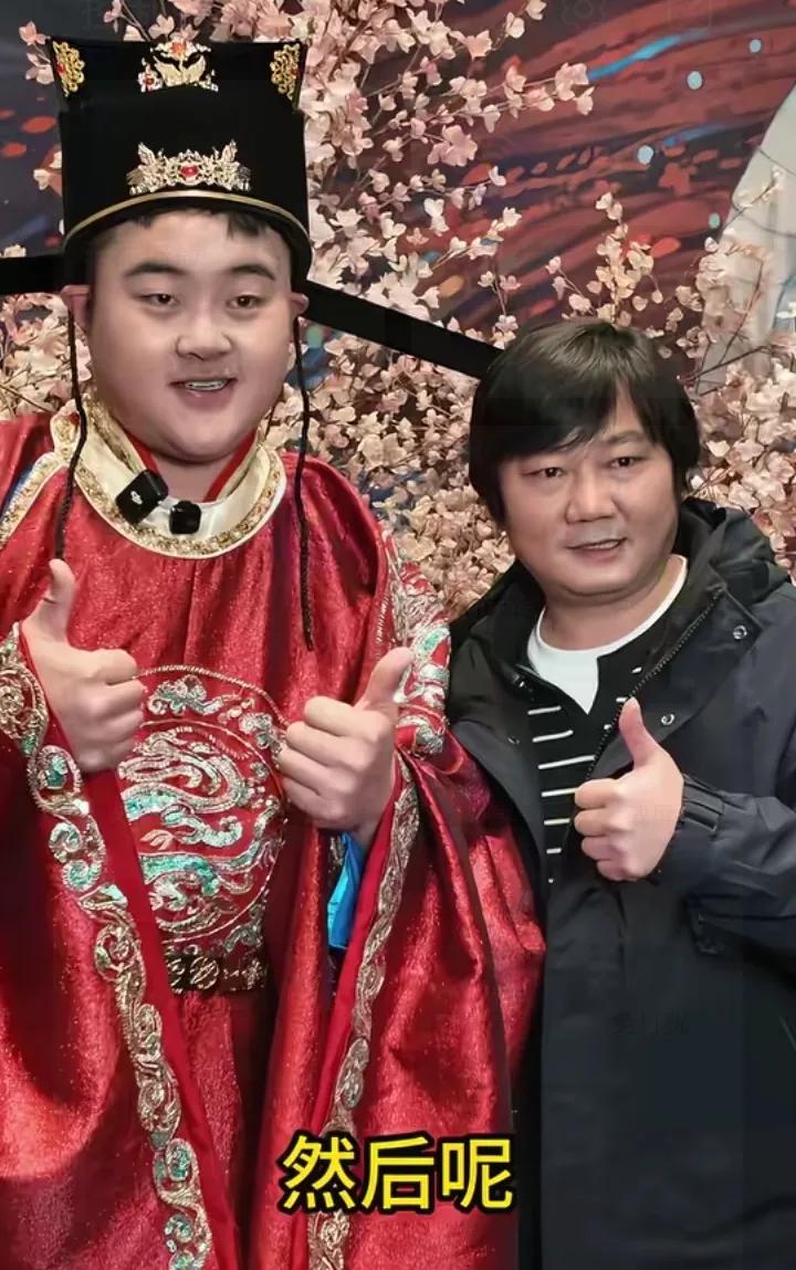 重庆山火英雄龙麻子结婚，张雪亲临婚礼，送上专属81号赛车。不随份子随座驾，格局直