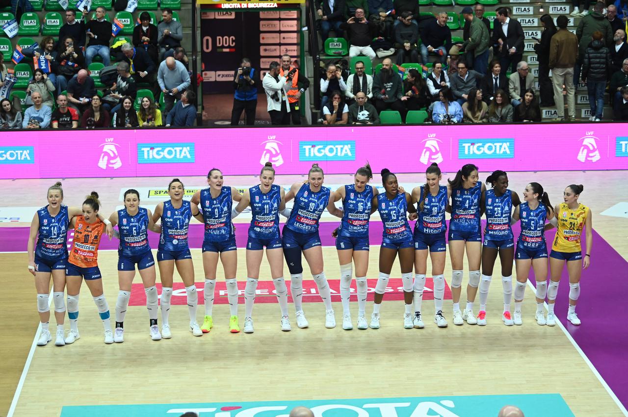 朱婷继续稳定输出，加比不适出现呕吐

2025-2026女排意甲季后赛1/4决赛