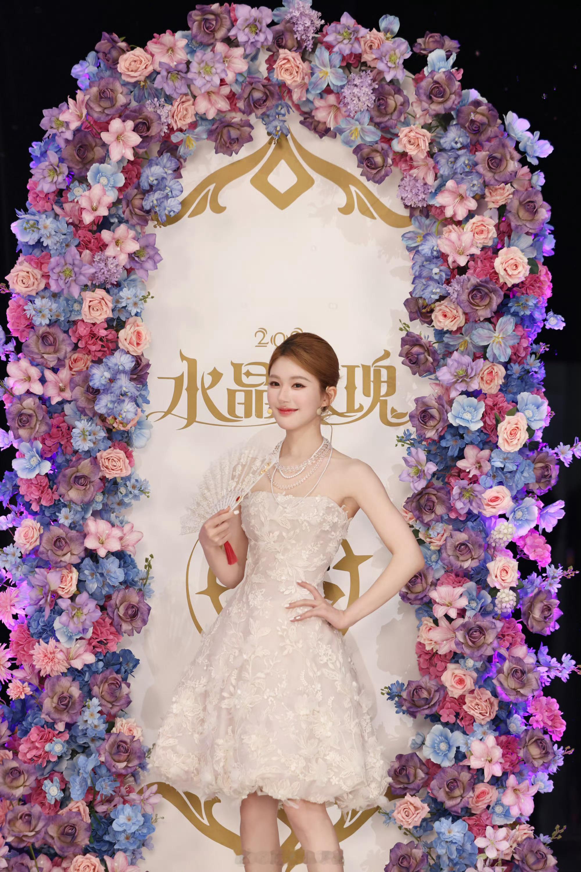赵露思回应鼻子动了觉得女生变美只能靠整容？你眼界太小了！” 赵露思这话骂醒多少人