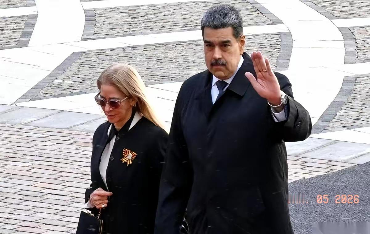 马杜罗最绝望的一刻，不是看到美国特战队，而是发现自己睡的军营，大门是敞开的。
