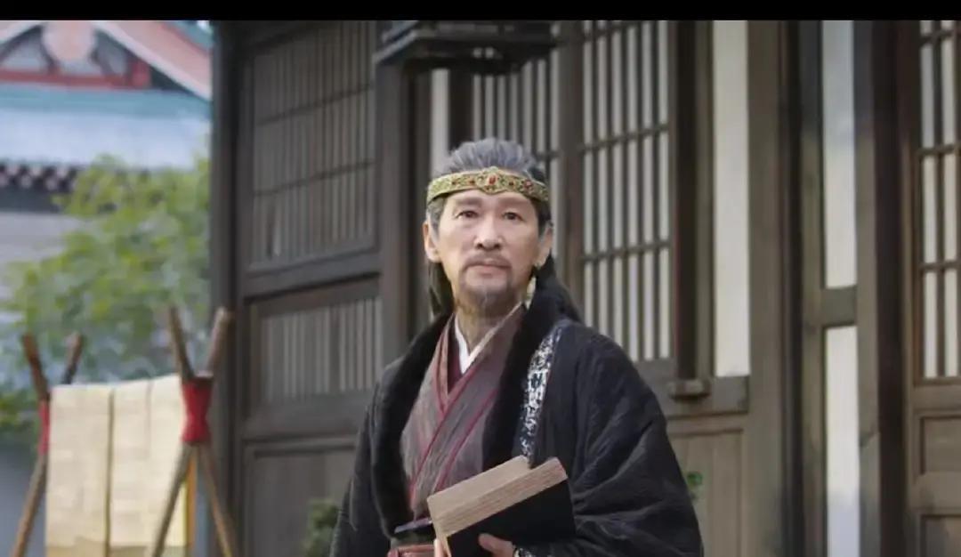 真正的顶级谋士，从不靠朋友多。
 
他擅长让仇人握手，一起跳进他的坑。
 
铁秠