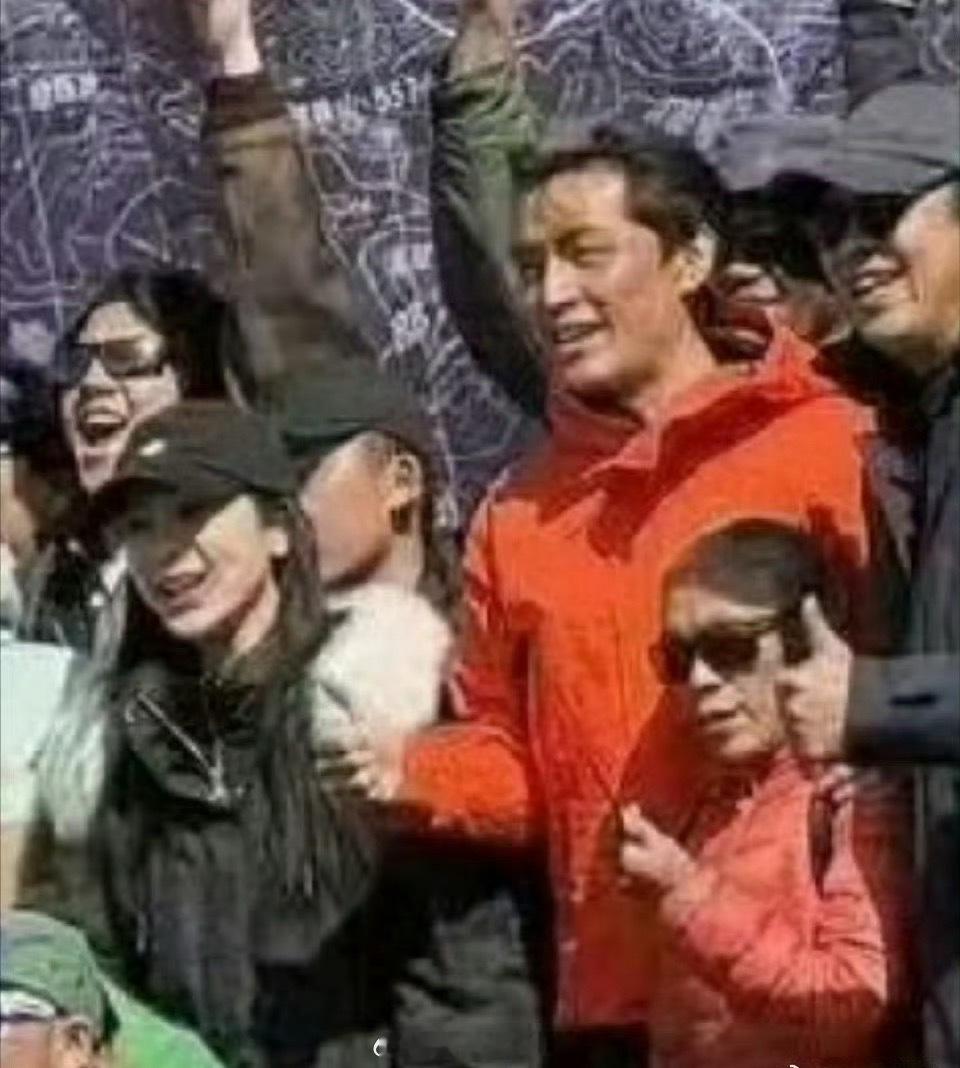 杨紫  胡歌《生命树》青海开机啦，开机大吉，拍摄顺利！ ​​​