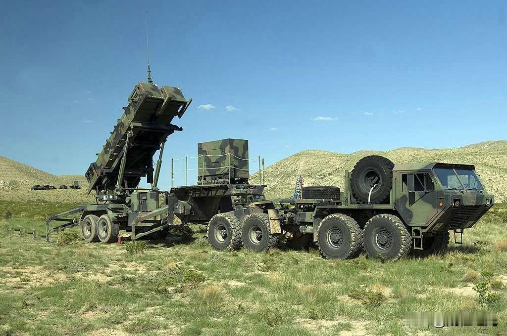 头条  国际

【快讯】伊朗炮弹砸向阿联酋，澳军基地险中招！

·国际榜，路透社