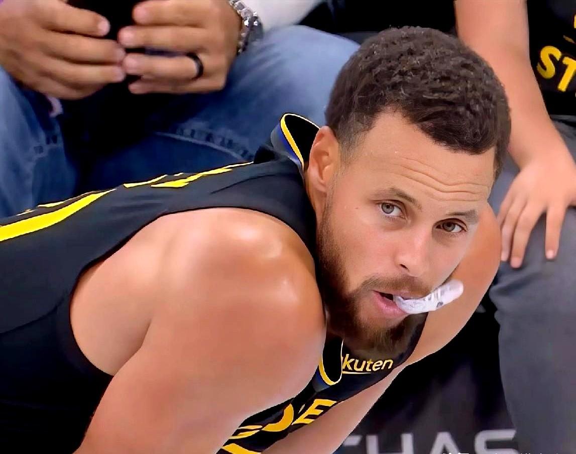 科尔要变阵了。这事儿早该提上日程，勇士输开拓者后，科尔终于承认排兵有问题。篮板数