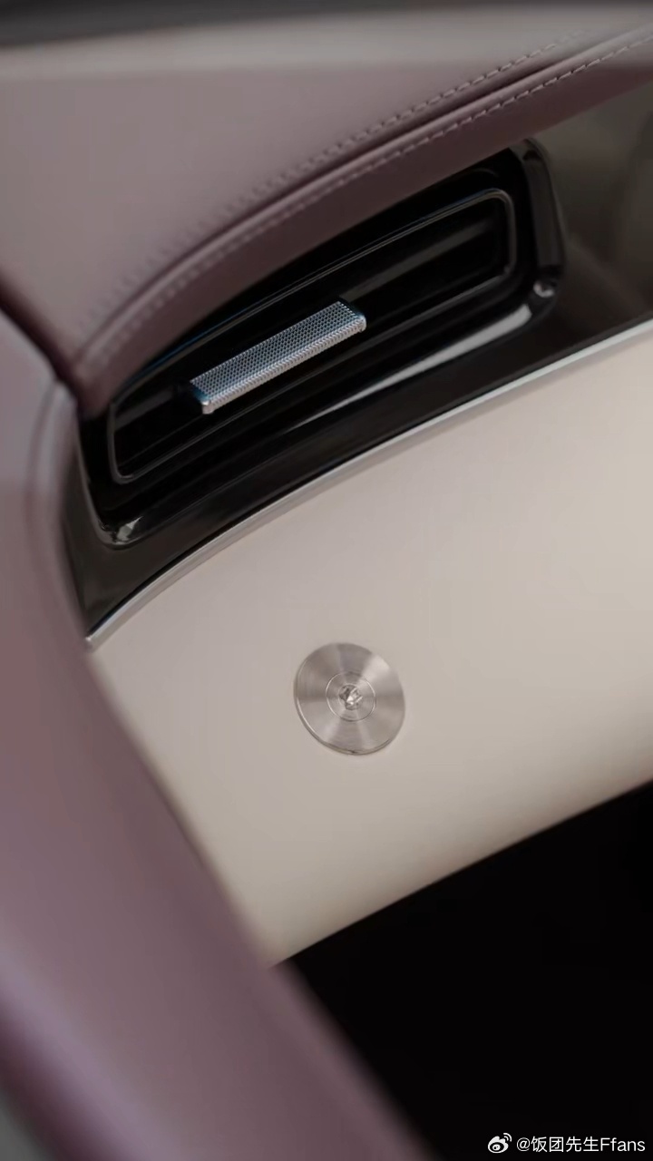 尚界Z7内饰亮点揭秘尚界Z7超凡粉 副驾灵感橱窗还能放花，有创意