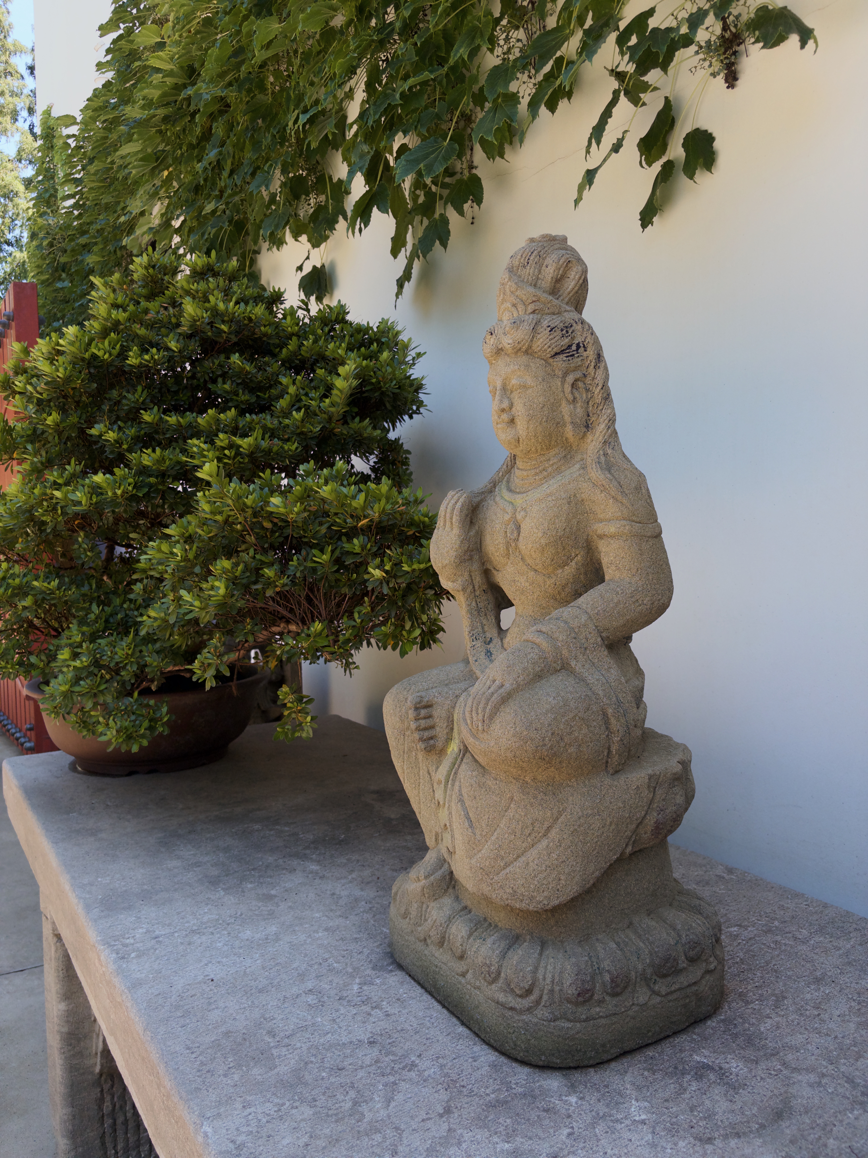 和苏州西园寺 相比，园林部分太小了 上海·龙华寺