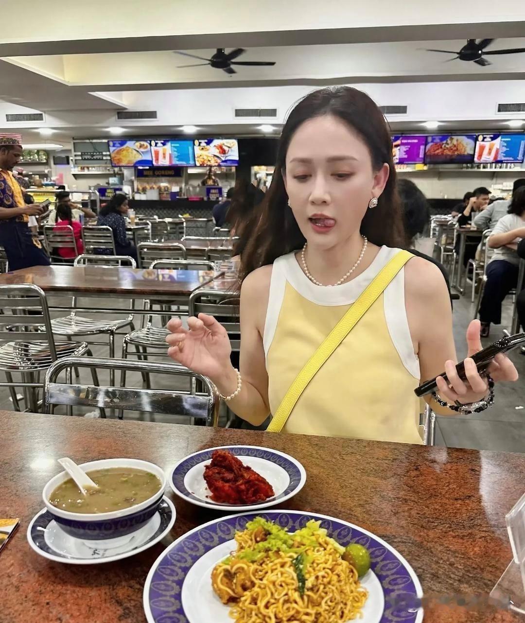 差点没有认出来，原来陈乔恩还是这么年轻漂亮，这么久没有在电视上见过她还以为她没有