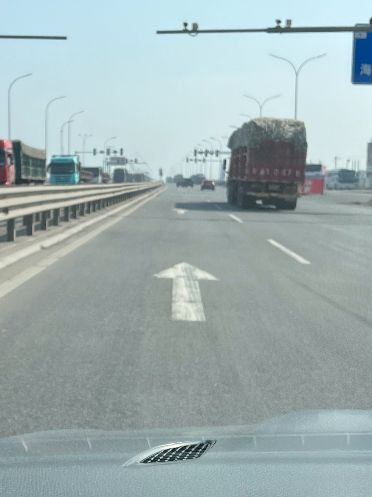 明明是直行，忽然变左转谁设计的这个路啊 天津