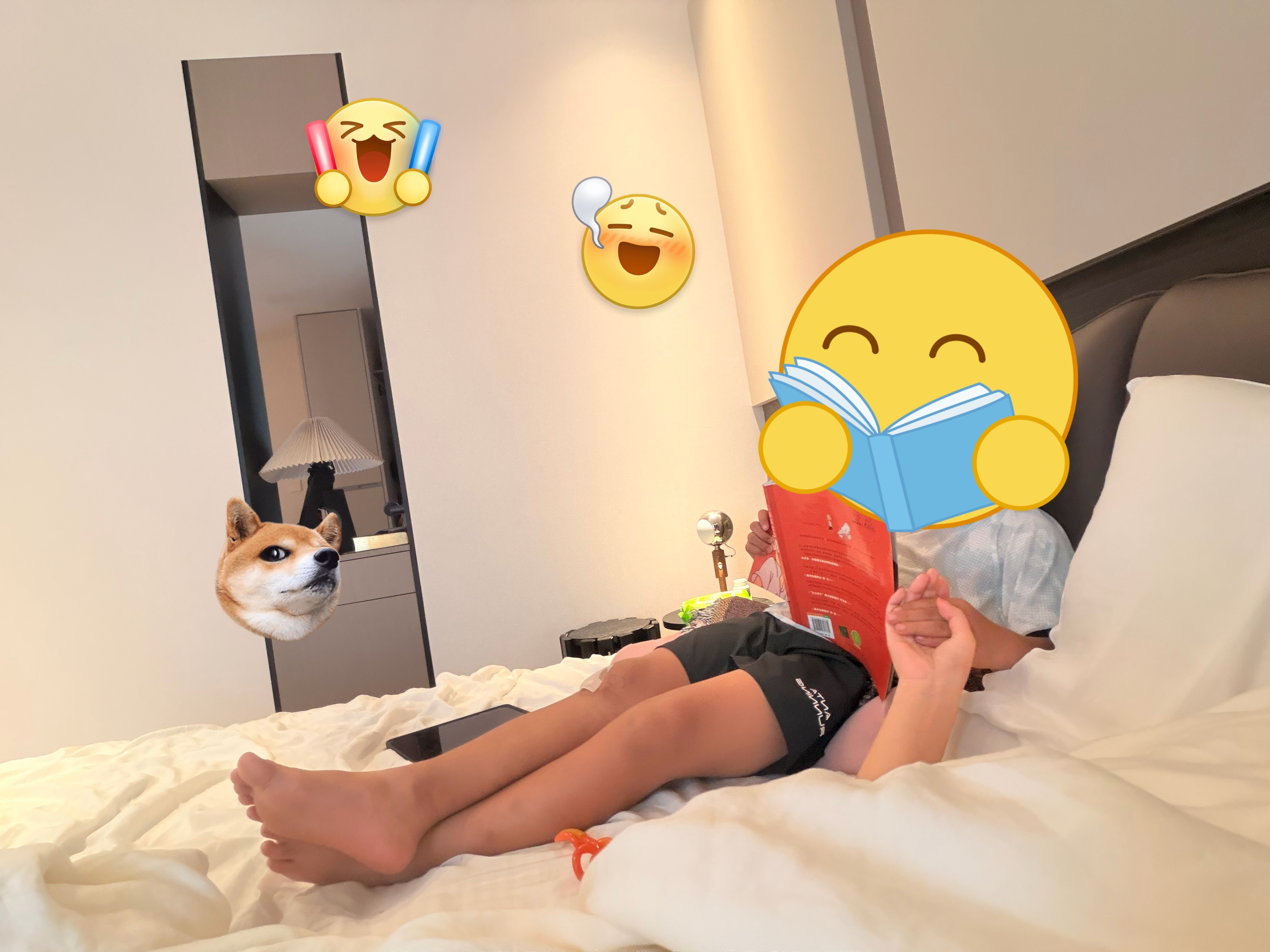 读个书也要手牵手。 