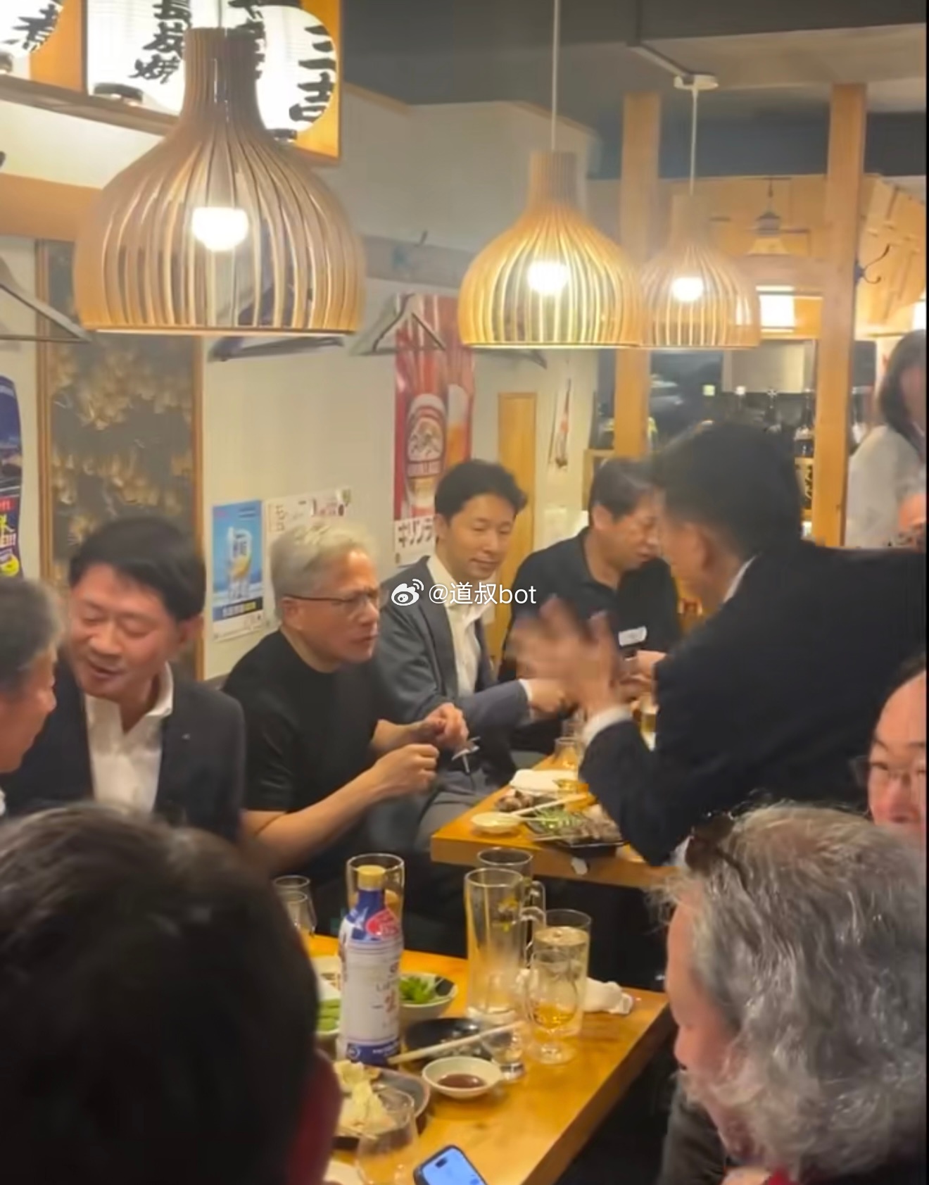 AI教父黄仁勋来东京了，很接地气的一个人。 