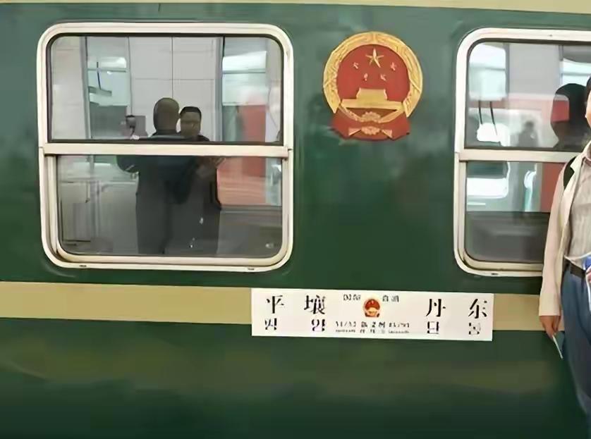 有做过这列火车的吗？互相免签还需要办出国手续吗？据说几个小时就到了，很近的啊！有