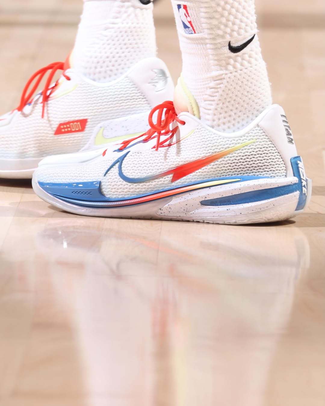 哈珀上脚的Nike G.T Cut 1 。NBA