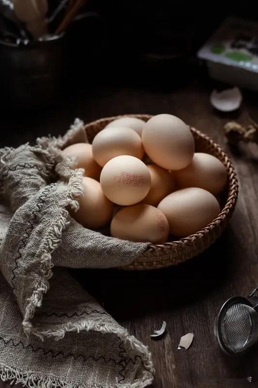吃鸡蛋好处多多，鸡蛋富含优质蛋白质、维生素和矿物质，是超棒的营养来源。2024年