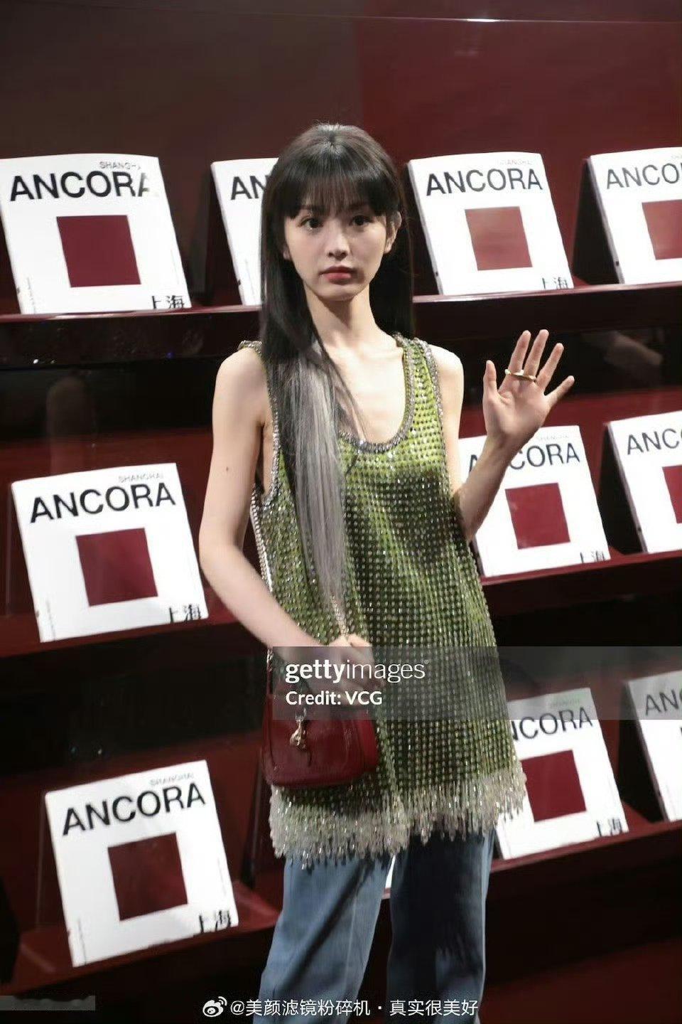 三大95顶流小花赵露思、虞书欣、田曦薇G社全身生图对比，谁的颜值与身材最让你眼前