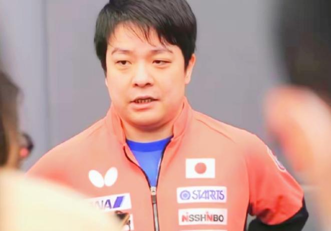 翻脸了！日本主帅赛后发布会当场发飙，指着张本智和的鼻子怒斥：这种心态不配当核心！