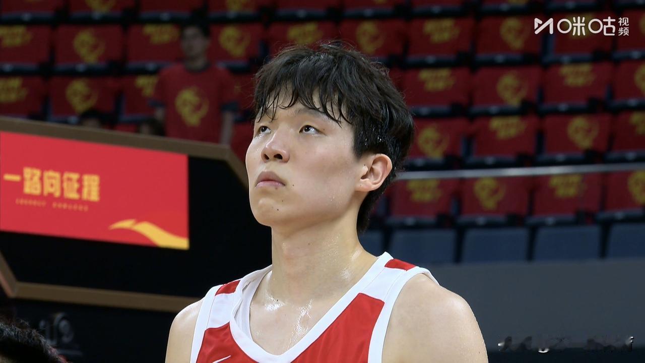 杨翰森时隔486天重回国家队，7分8篮板正负值首发唯一为负值的，中国队65-60
