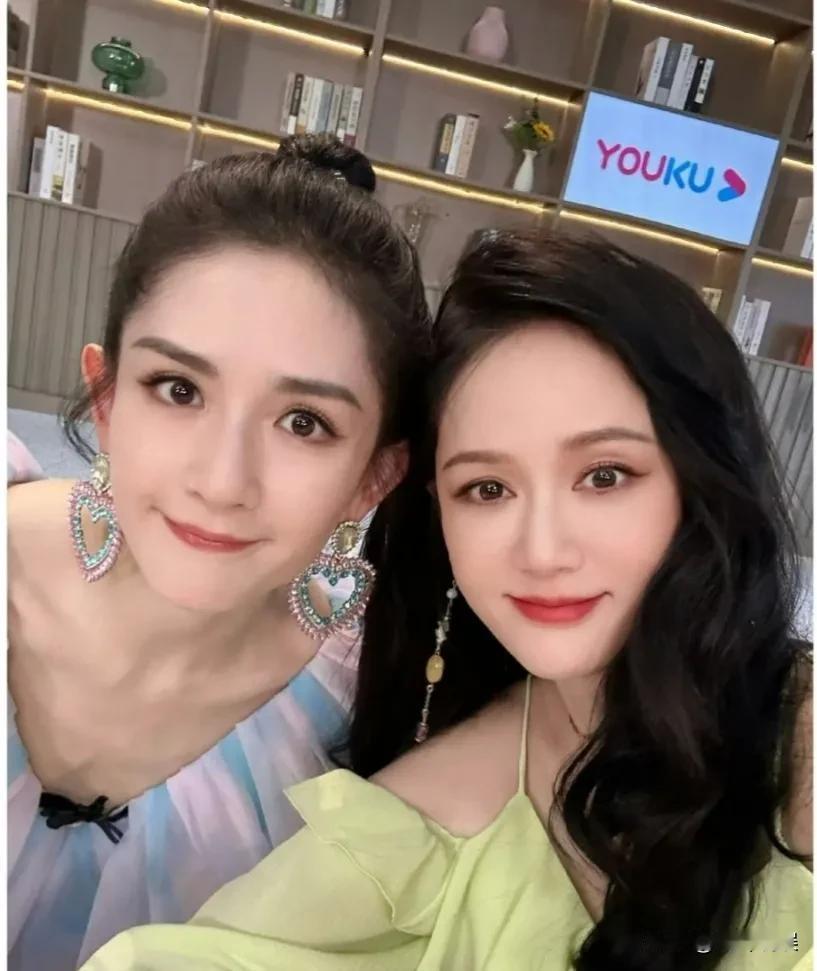 #谢娜给陈乔恩转了66666.66的红包# 
陈乔恩和Alan结婚谢娜转给陈乔恩
