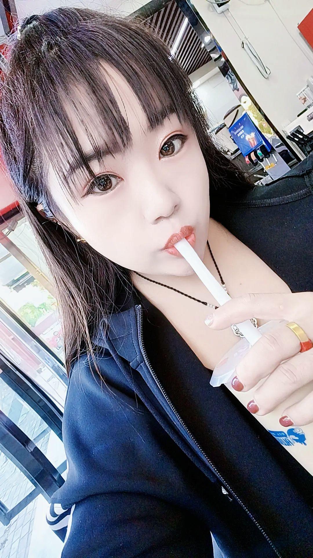 人生的下半场，善待自己，不生气，不取悦，不拿别人的错误惩罚自己，浅浅笑...
