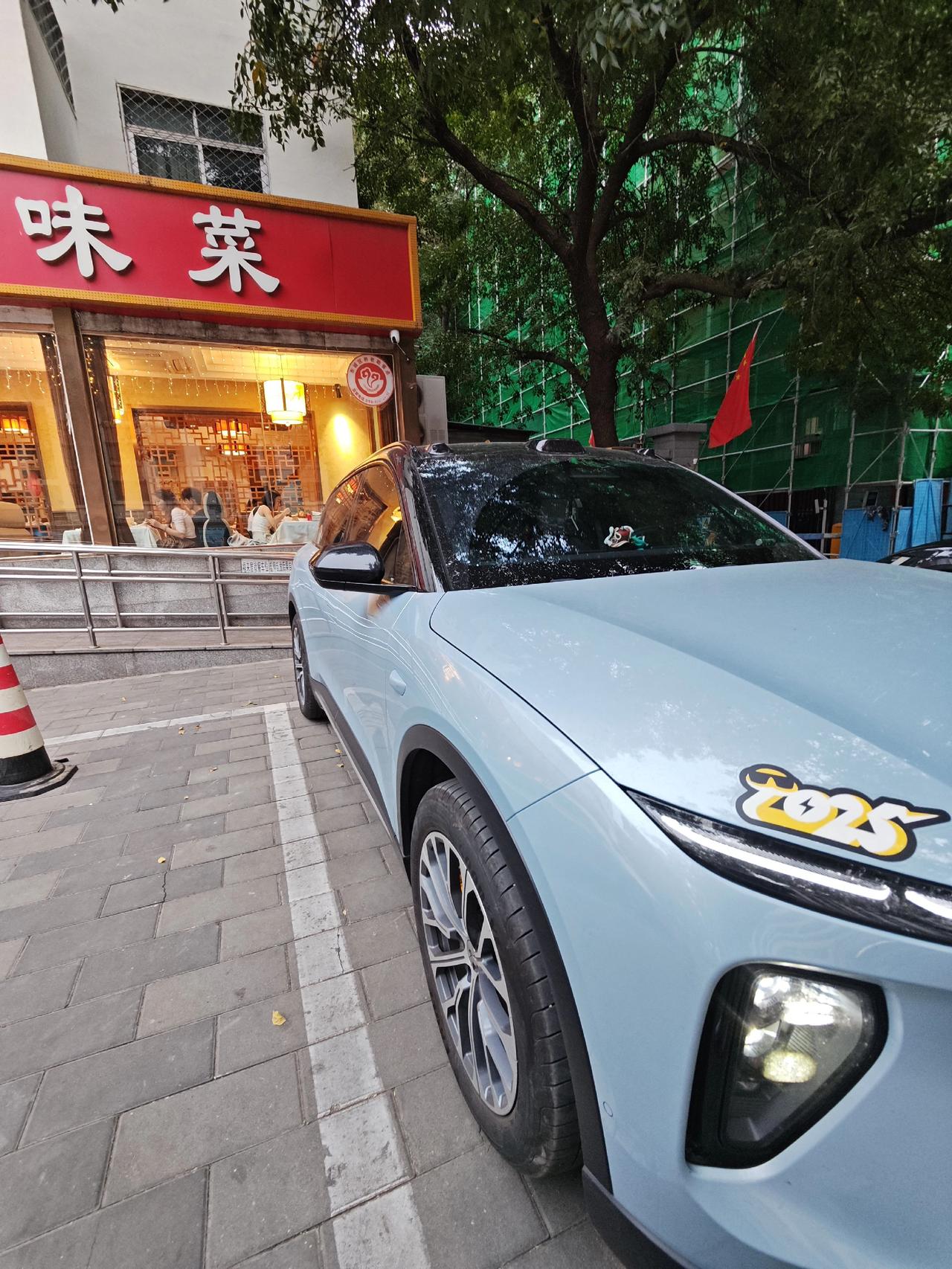 我35了，开蔚来ES6，把家里唯一的指标换了，还是油车换的电车，两年前，可谓勇气
