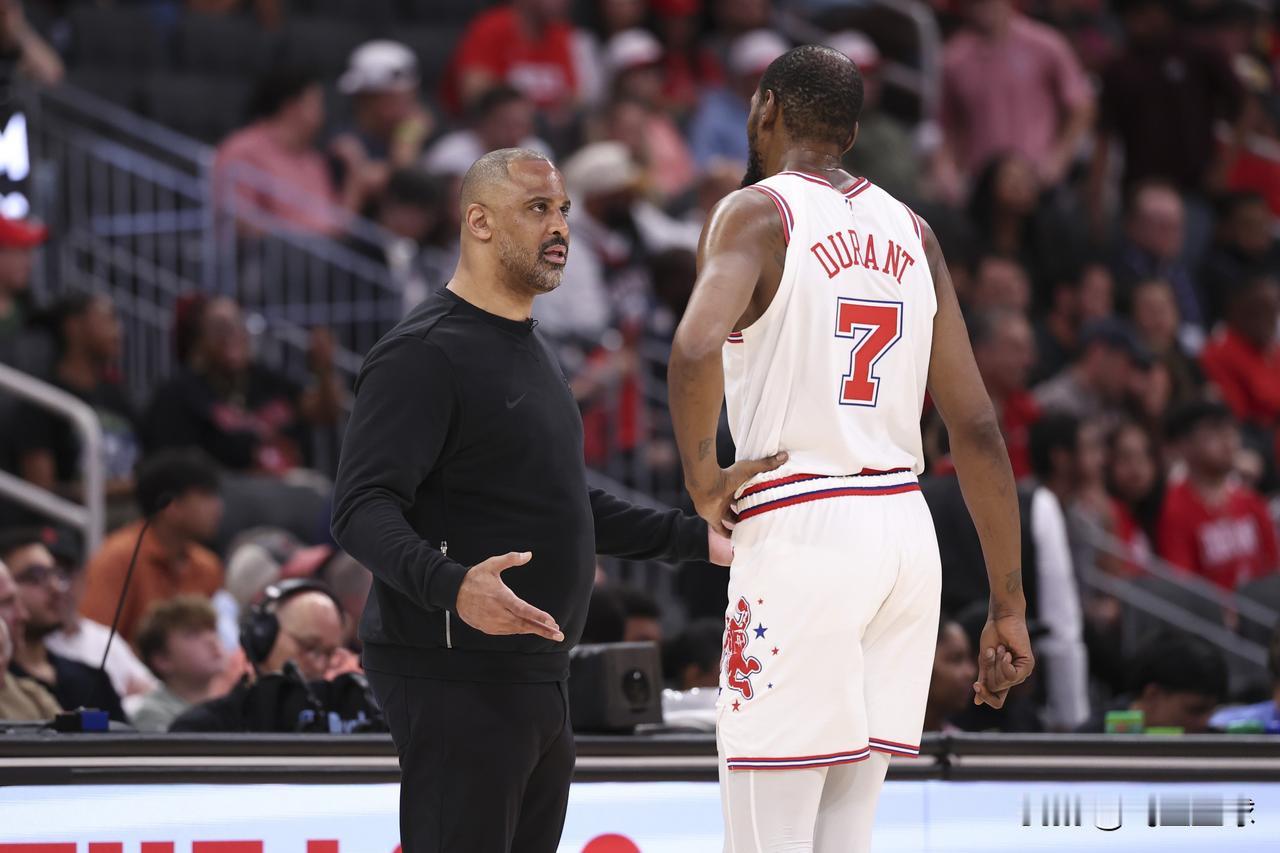 现在宣判火箭死刑为时尚早，但他们已经被湖人推到悬崖边上，全阵容被大残血打的毫无还