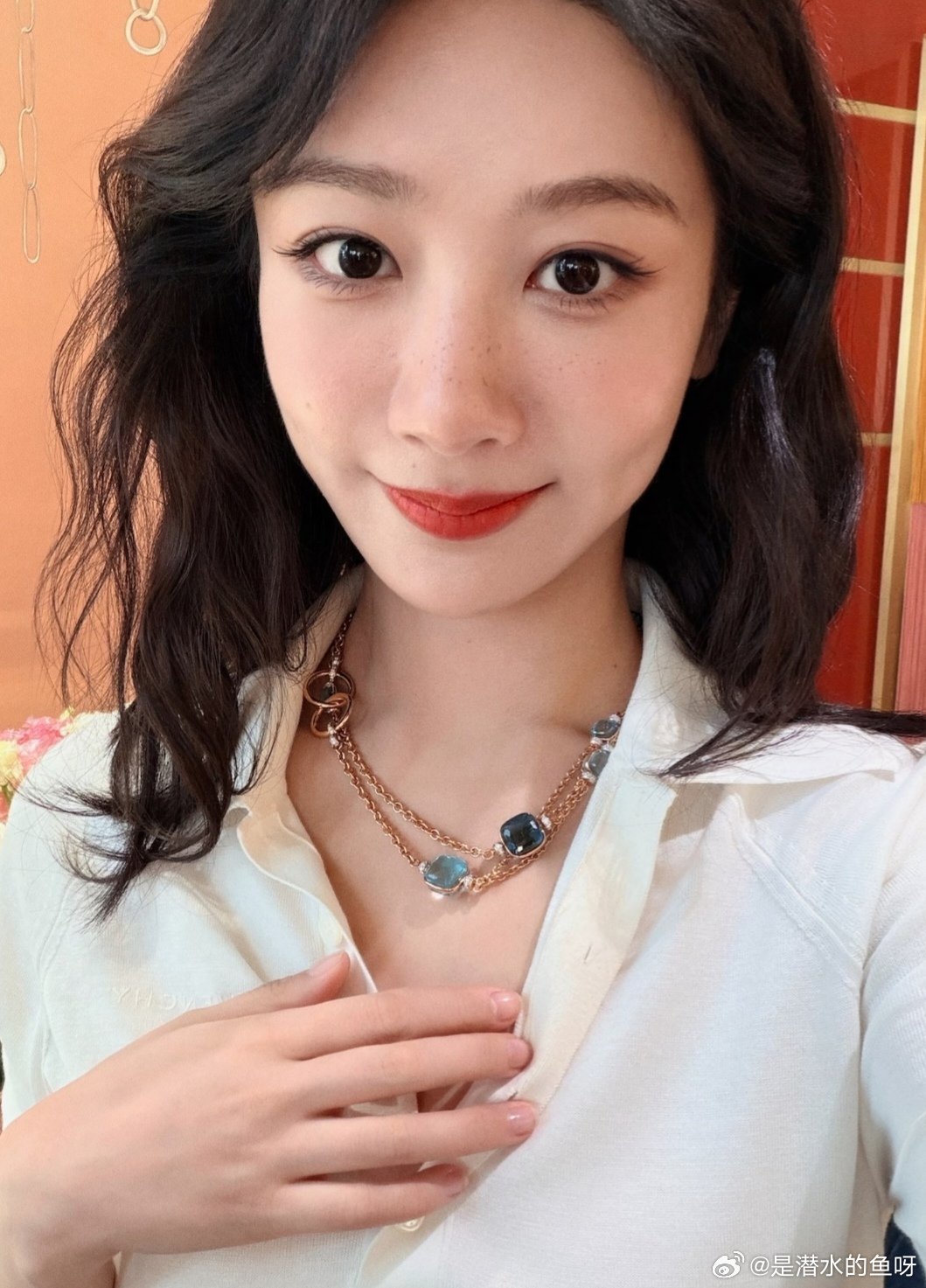 杨紫yz 杨紫董竹君  yz 杨紫玉兰花开君再来目光所及都是你，亿万星辰犹不及。