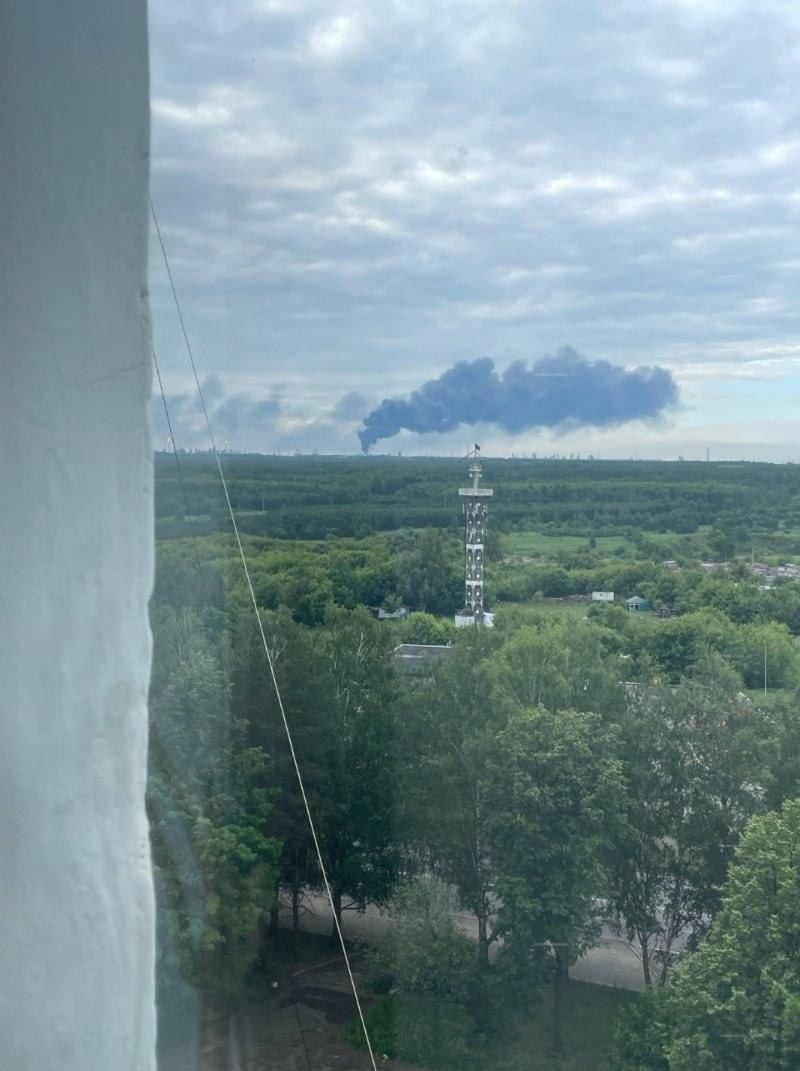 乌克兰无人机侵入俄罗斯领空1000多公里后，袭击了位于鞑靼斯坦共和国下卡姆斯克的