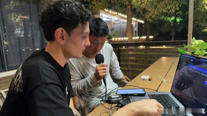 余文乐表白艾热王以太 余文乐还是年上会疼人太热乐组合来了，余文乐主动表白队友，和