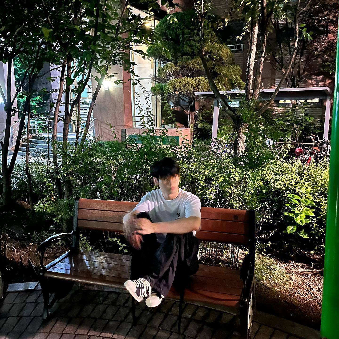 那年今日 230624 page.soobin IG更新夏日夜晚散步🍦 