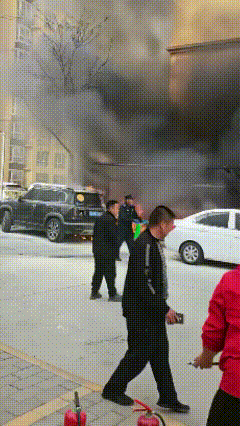 此题无解。
3月23日，陕西某小区，疑似电动车充电引发大火，差点把小区给点了，灭