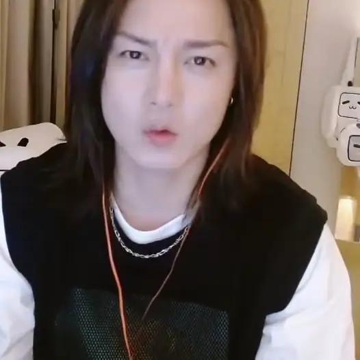 尹正直播怼人上热搜：最该脸红的根本不是他
 
全网都在夸尹正刚，我倒觉得特别讽刺