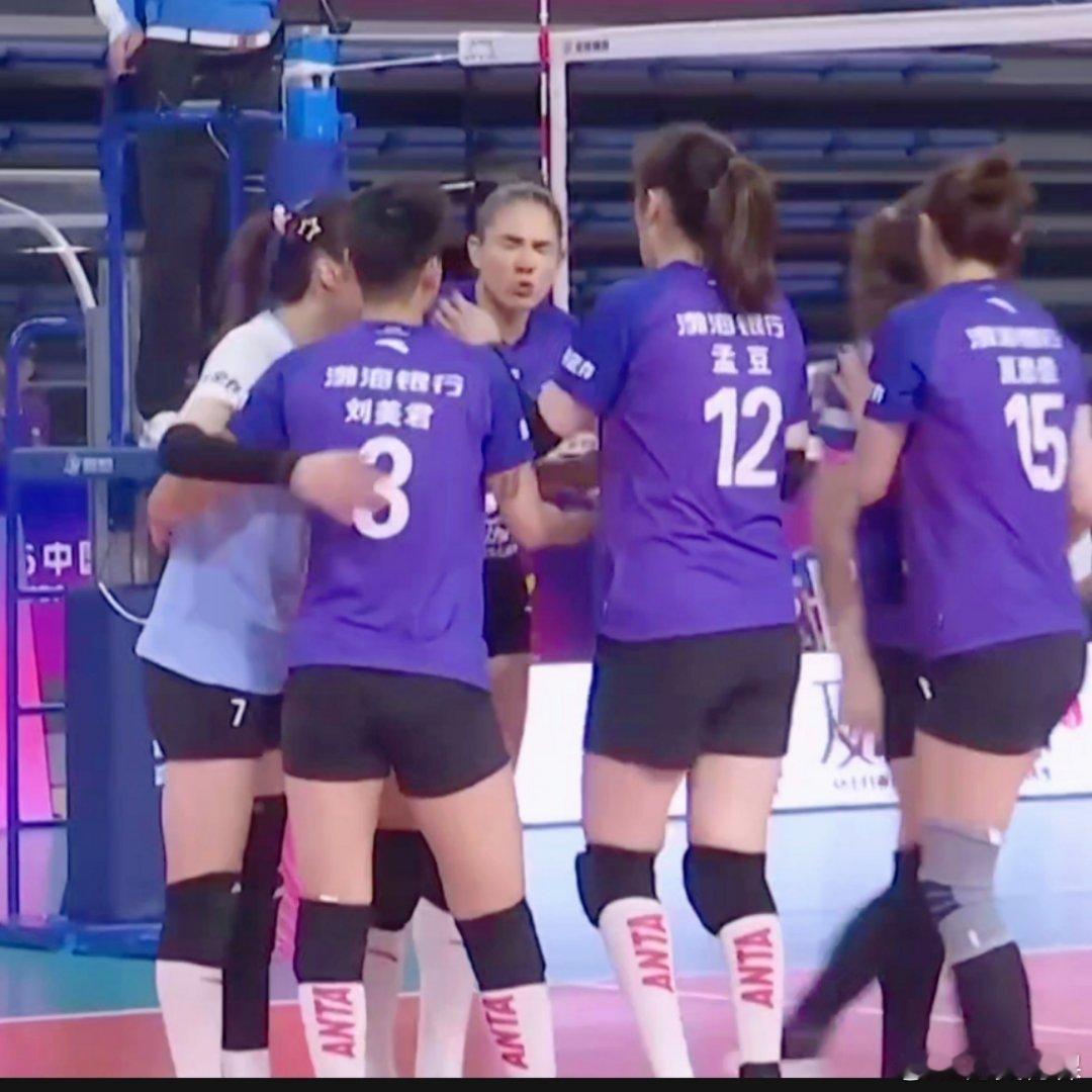 跑泉：没想到巴西队这么厉害😞娜娜：没想到天津队也这么“厉害”🤯米哈：你懂我了