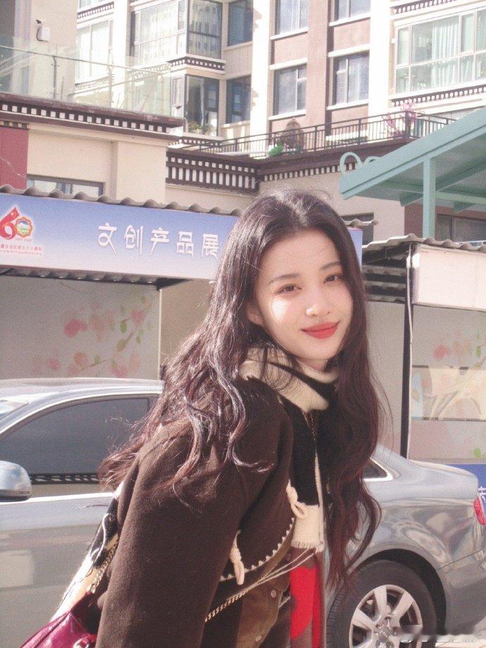 王楚然一出手就是神图 奔跑吧路透又把王楚然的颜值焊在我心上了，日常暖色调穿搭配泡