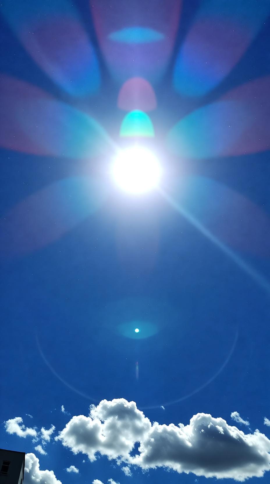 下联：头顶艳阳天