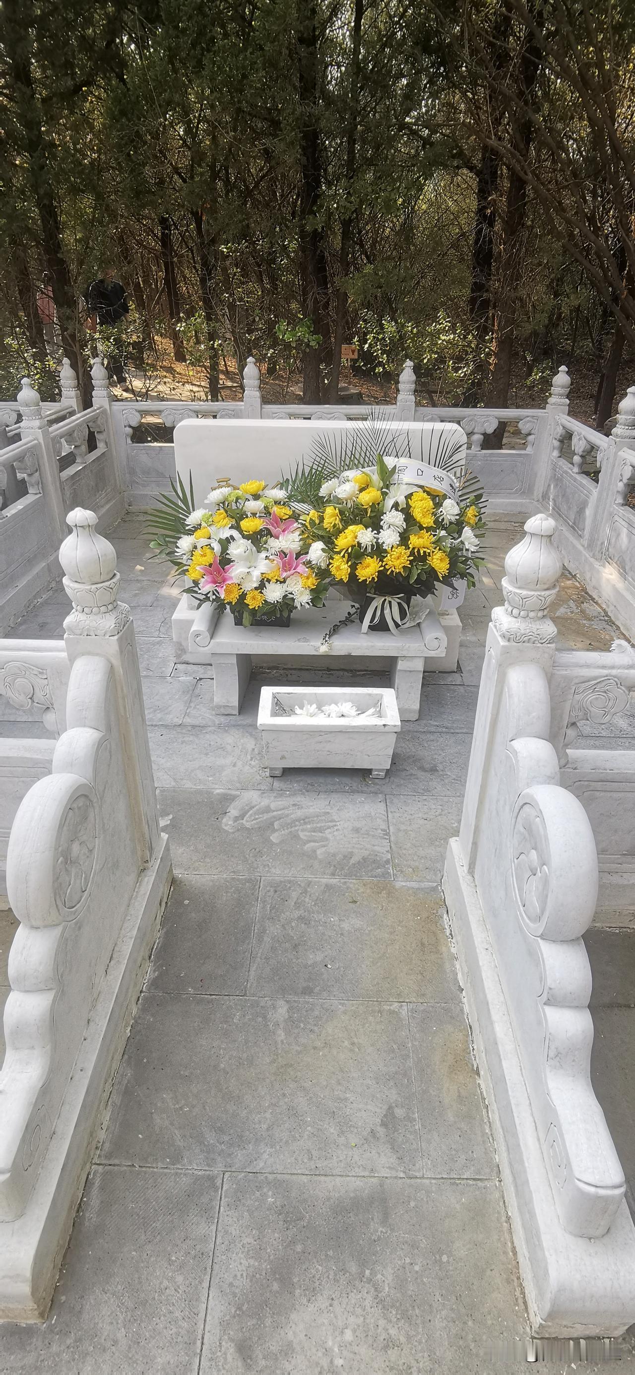 清明节，在周口店古人类遗址，瞻仰贾兰坡院士长眠之处。

北京人化石 周口店遗址