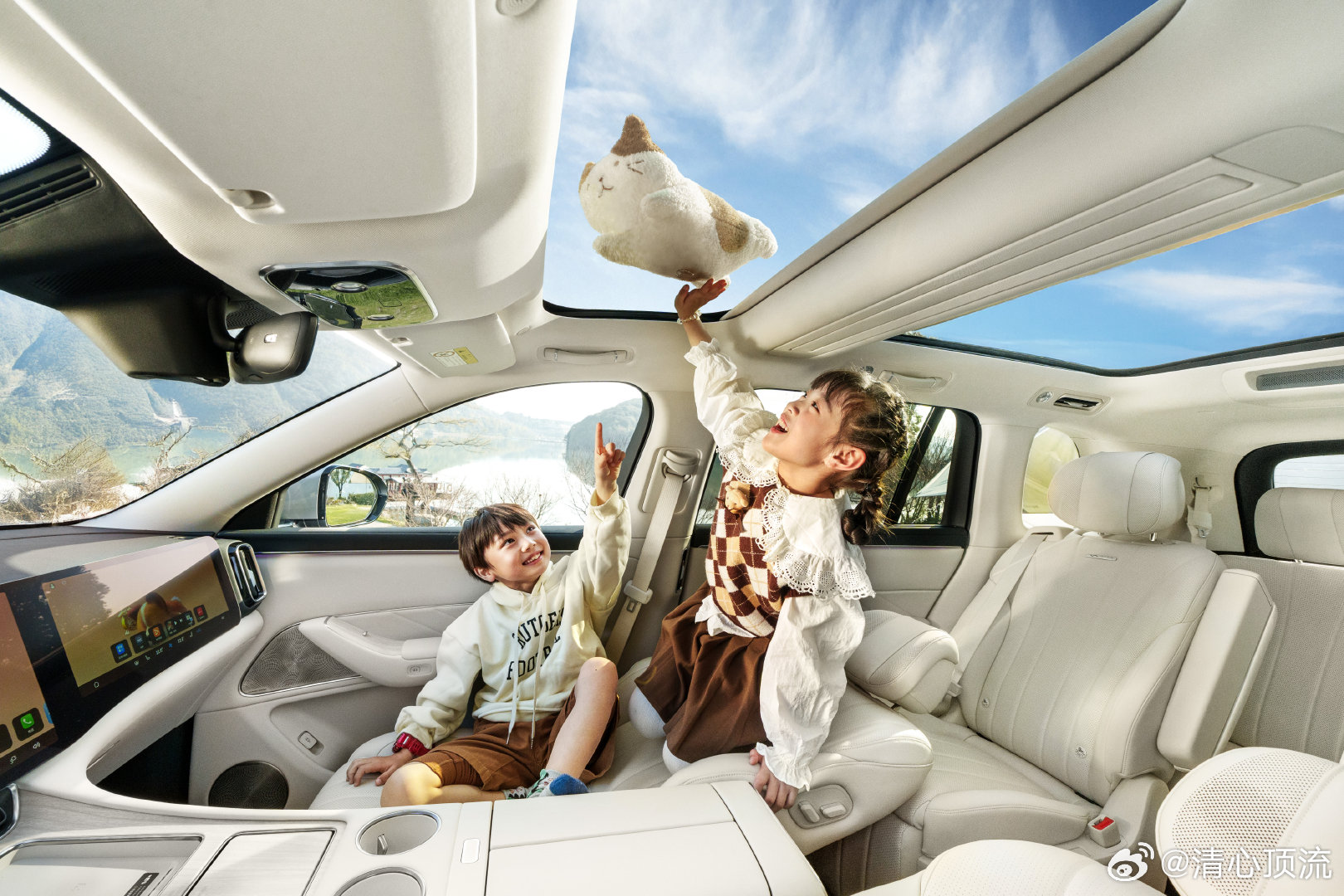 余承东称问界M8交付突破16万辆  16万辆的交付里程碑，标志着问界M8已成功在