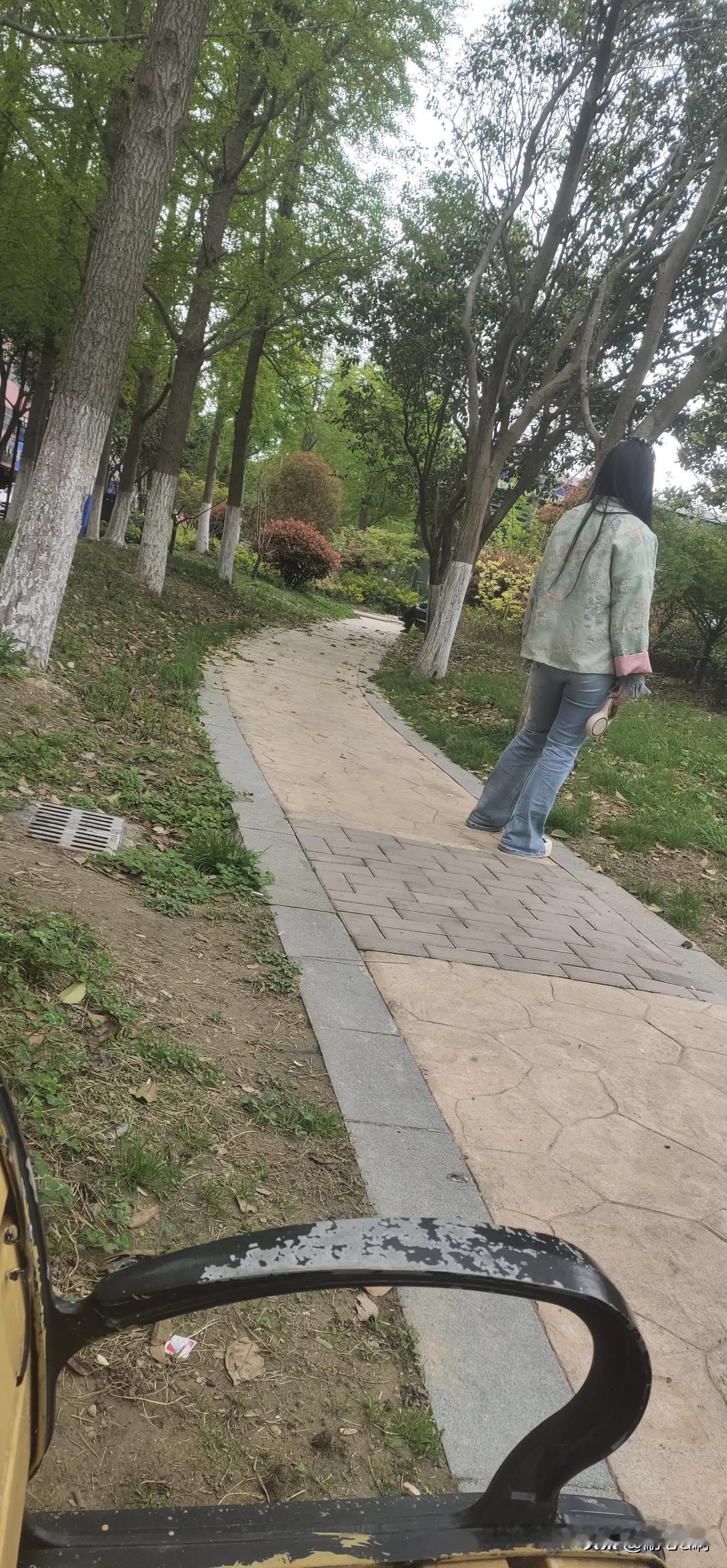 想跳出历史周期律，要实行，民主，民生，法制，取消特权，开民智，不愚忠，人人平等，
