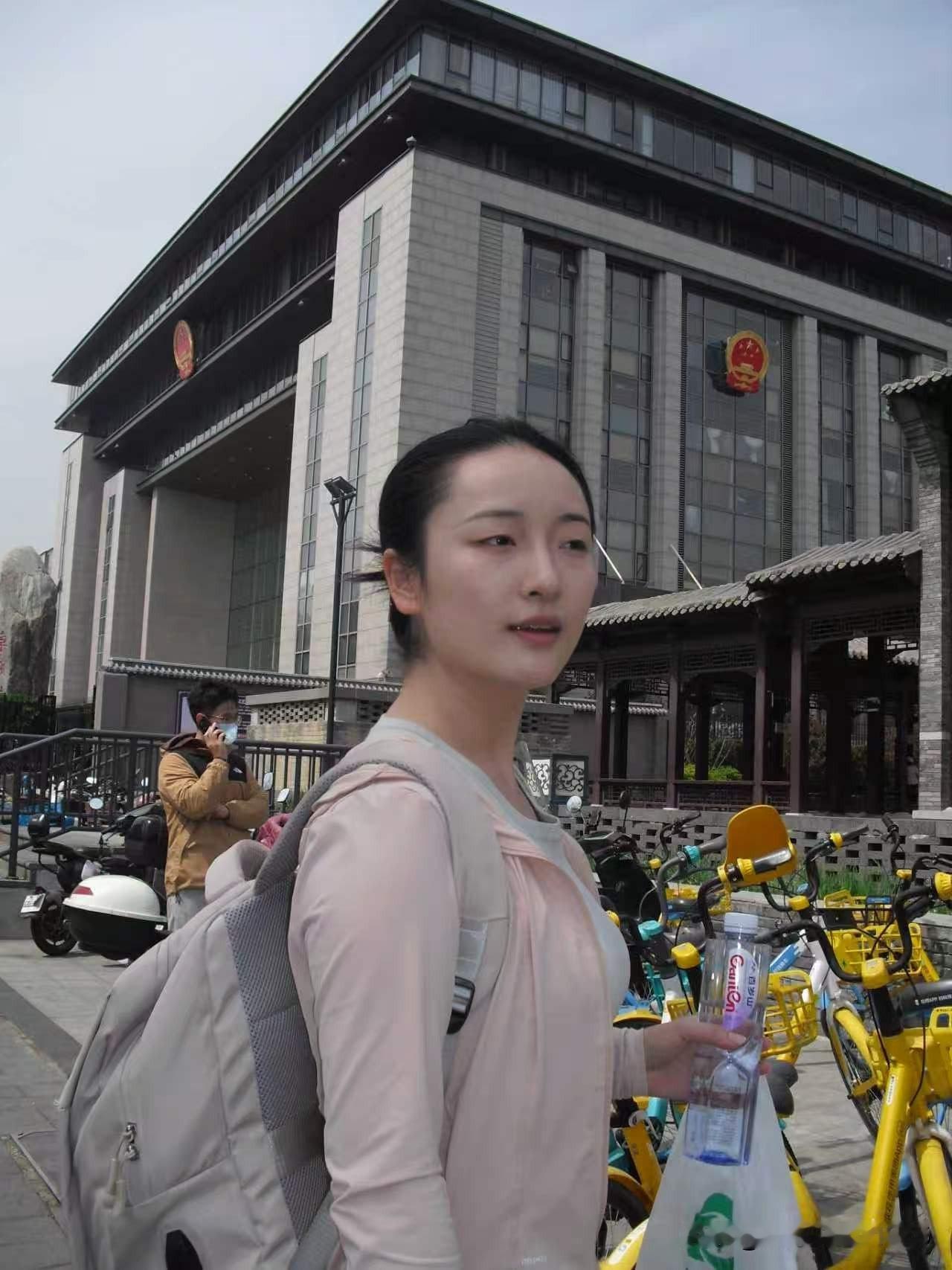 今天早晨远在北京上班的女儿突然问我：“妈妈，如果我辞掉现在的工作，你不会生气吧？