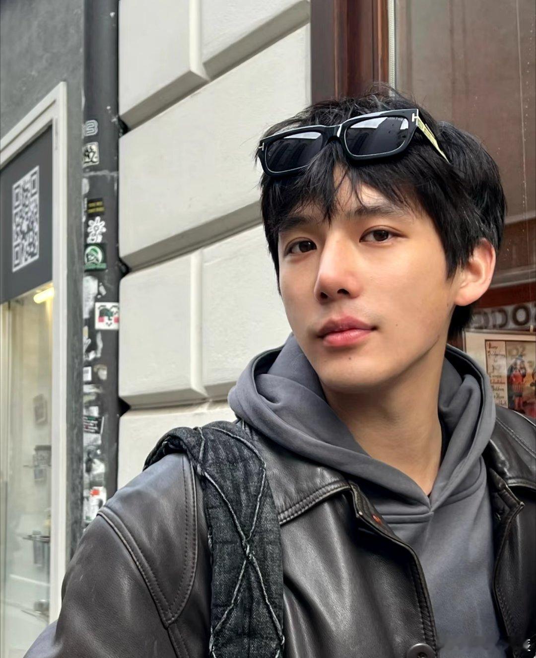 王安宇过年也会被催婚 老王哥真的年轻就要被外公催婚啦[允悲]，优秀的人肯定也会遇