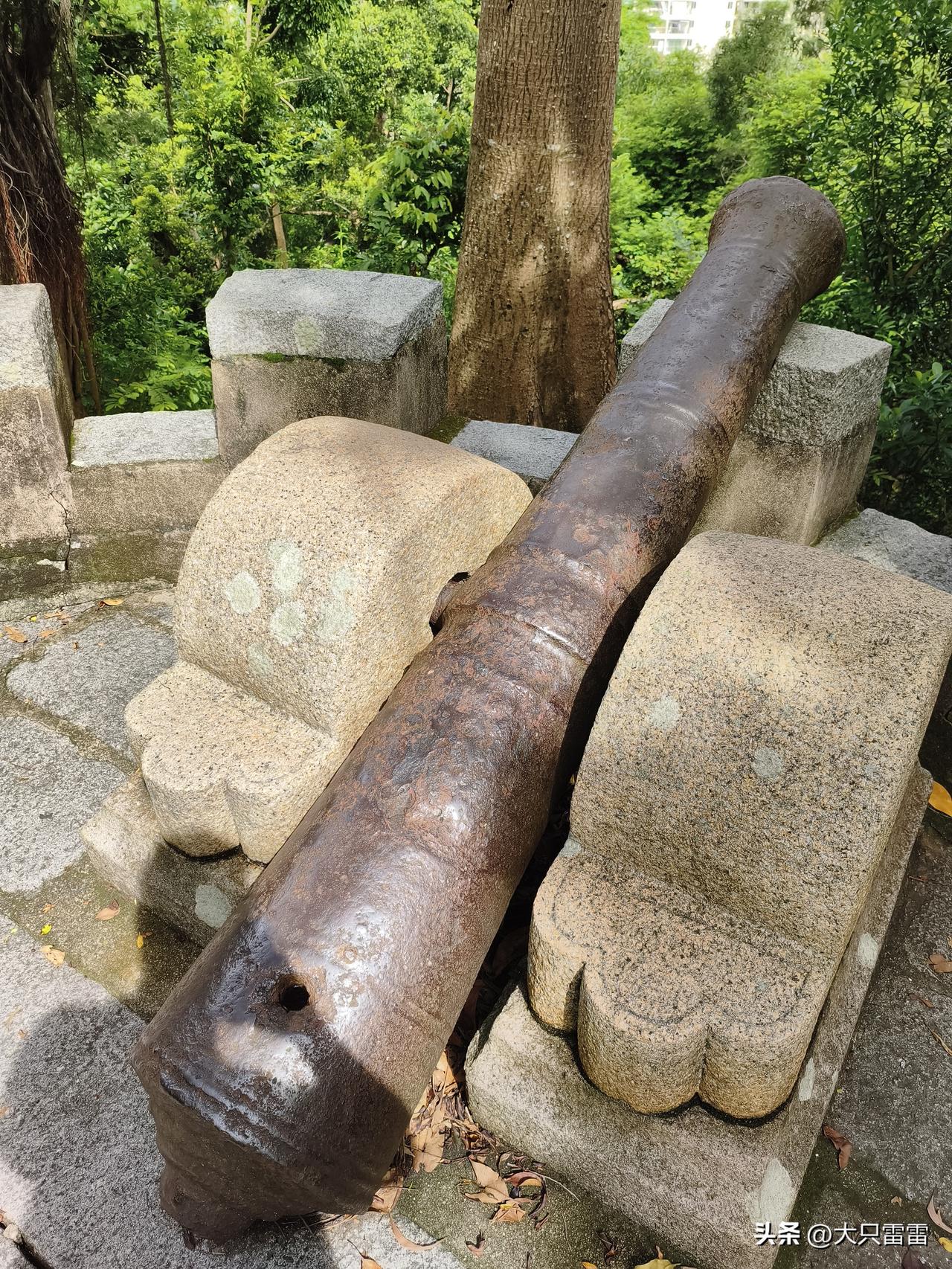 阳江北山公园里的古代炮台。
据《阳江志》（民国14年版）记载，阳江不仅筑有守御千