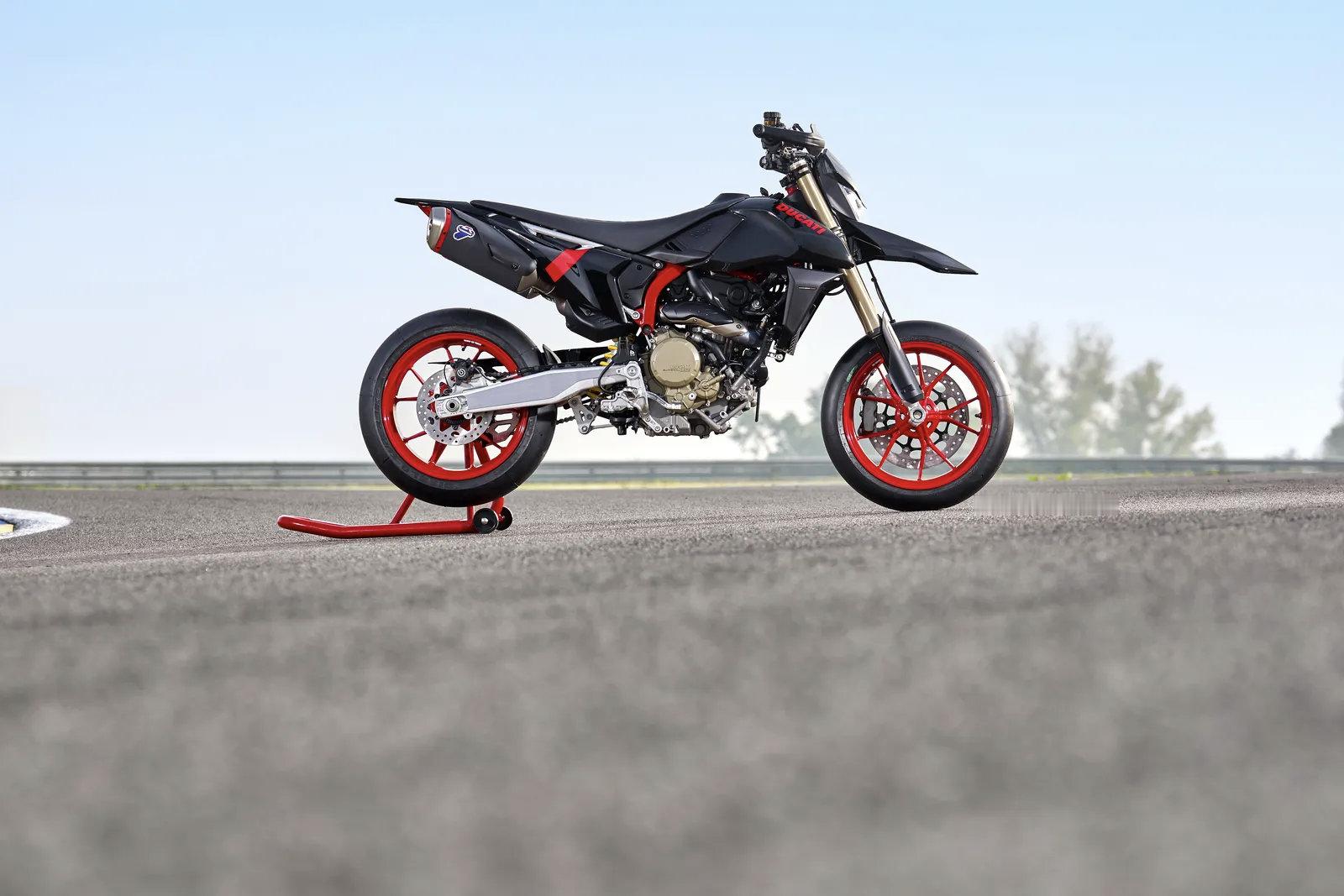 车市热门 杜卡迪 Hypermotard 698 Mono Nera “ 黑色 