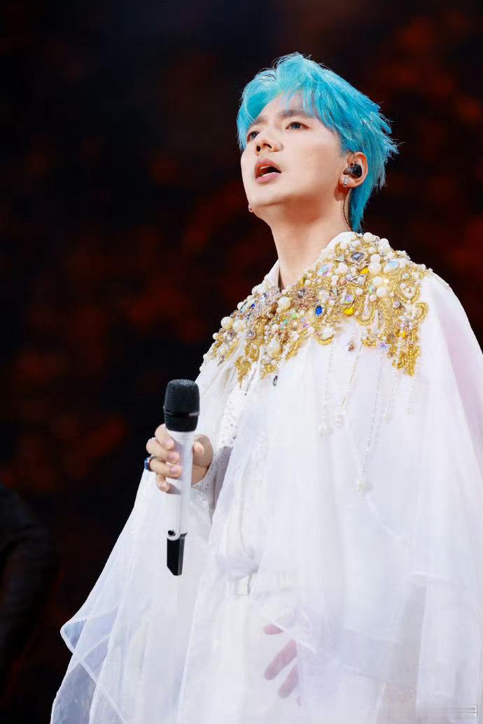 海来阿木名誉权案胜诉前妻已就造谣行为向海来阿木道歉是非曲直由法律判定，网传诸多争