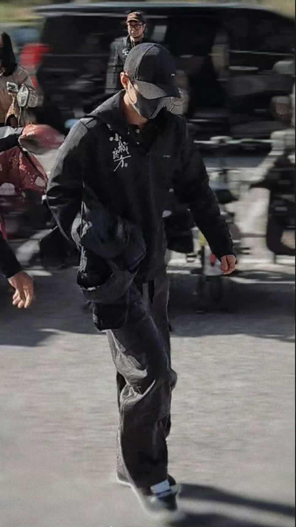 肖战身穿小城良方组服进组[送花花]祝开机大吉！ ​​​