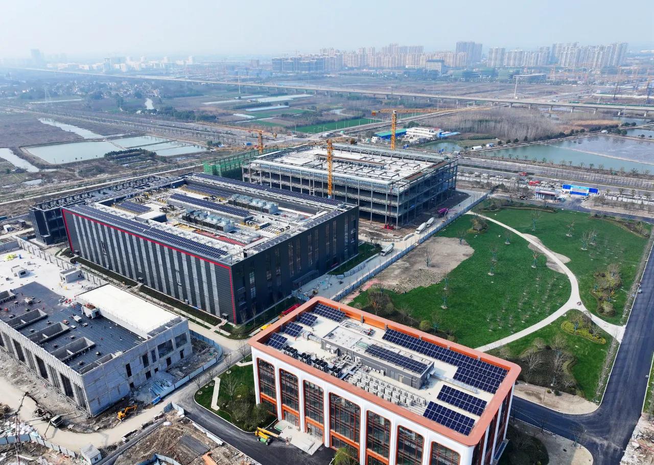 全球算力大战，中国亮剑！东数西算策略下，华为云芜湖数据中心正式开服。
6月14日