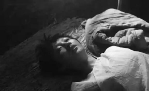 1939年，19岁少女被日军推进洗澡房，翻译官笑眯眯的说：“你有福了，你很漂亮，