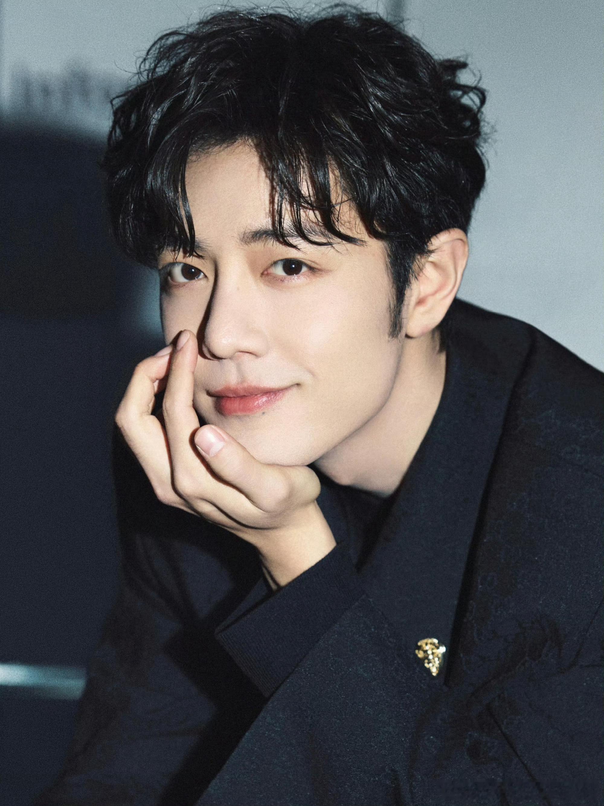 肖战肖战平底鞋 把身高体现的淋漓尽致肖战米兰时装周肖战gucci品牌代言人guc