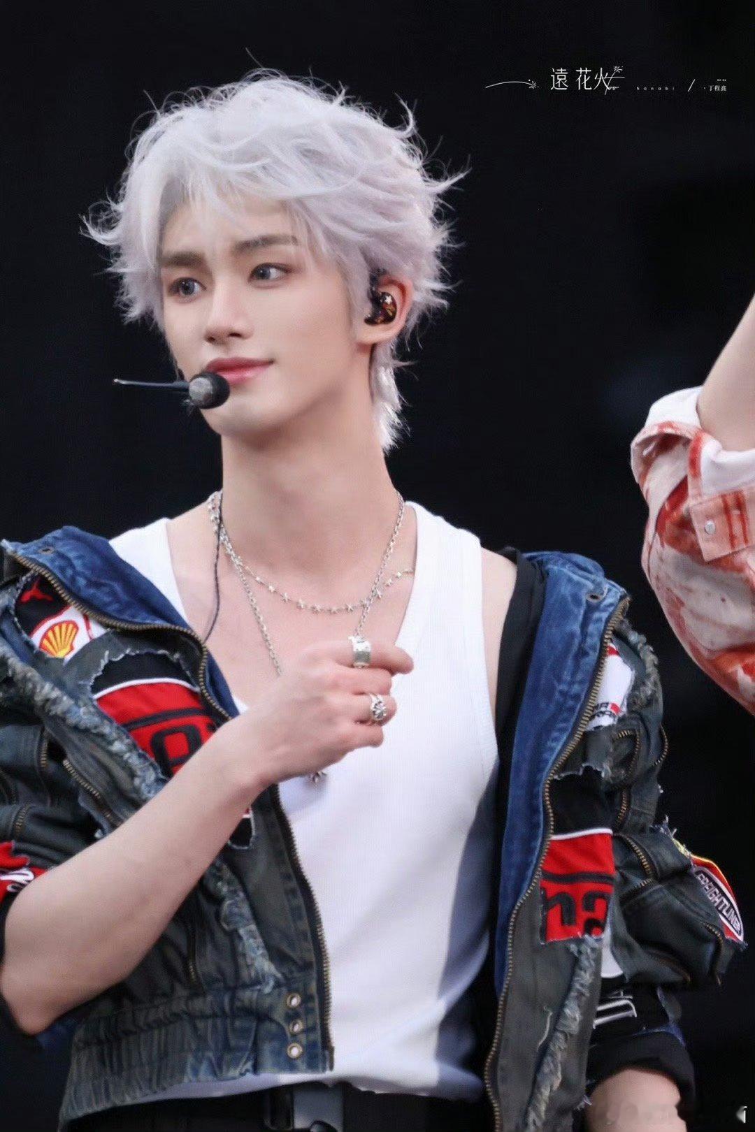 丁程鑫白毛这完完全全是狐狸吧！！！ 