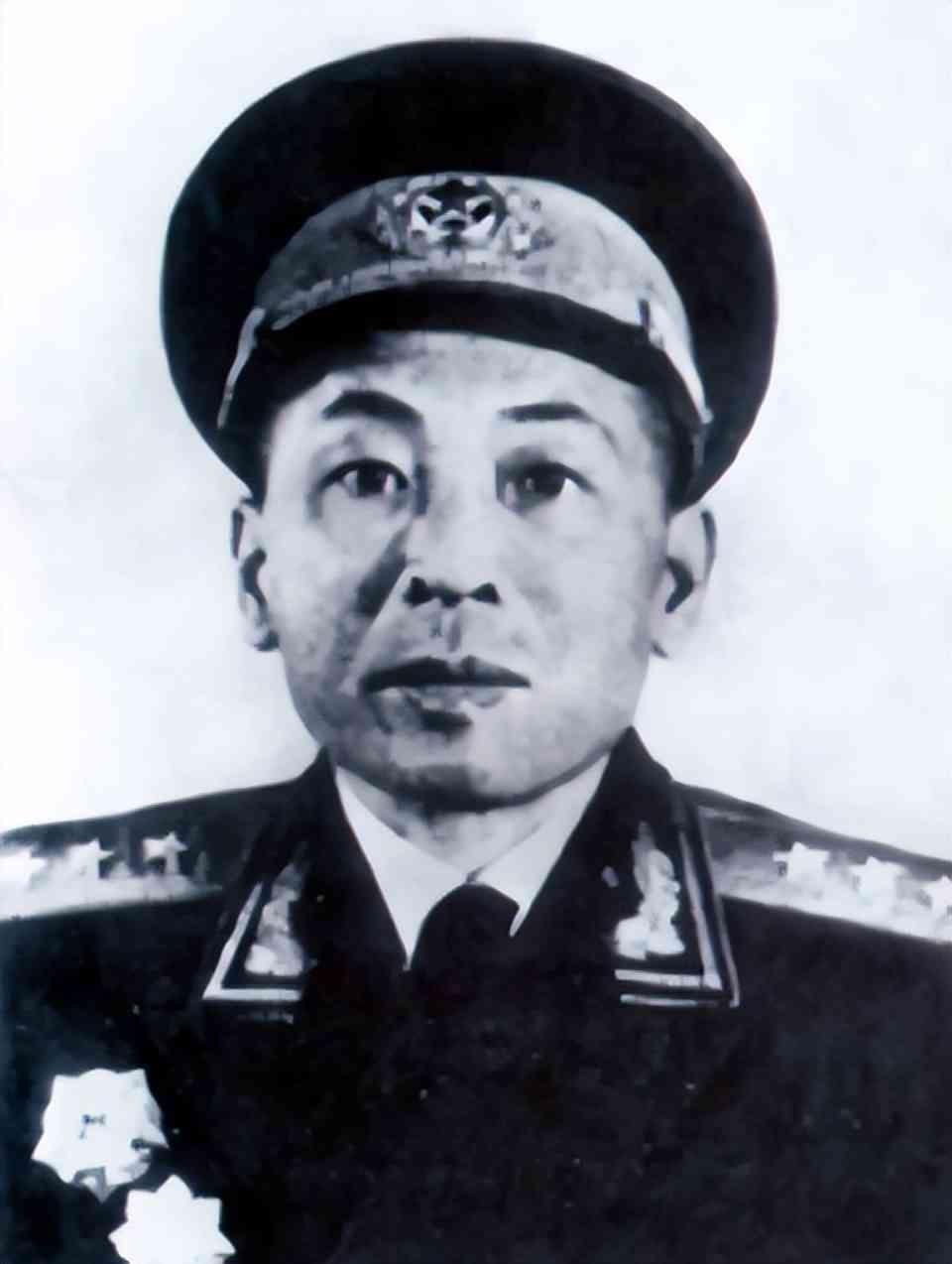 1953年，叶飞返回闽东老区，马上拜访了救命恩人吴松萱，一见面，吴松萱就哭着说：