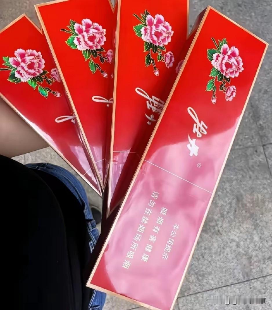 还是二十多岁的时候抽过这种烟，那时候都是没有过滤嘴的粗支烟，外面没有塑料薄膜包装