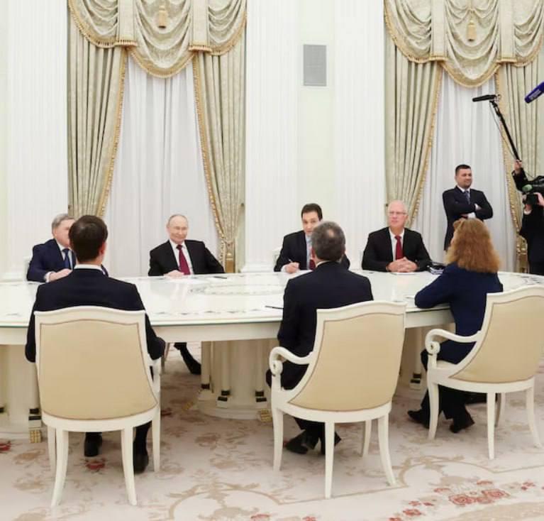 普京以及其俄方代表德米特里耶夫和美国代表维特科夫以及特朗普女婿库什纳举行的美俄会