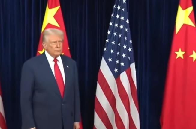 特朗普急着自曝4月访华！特朗普在釜山与中方进行会晤之后，就乘专机返回美国了，结果